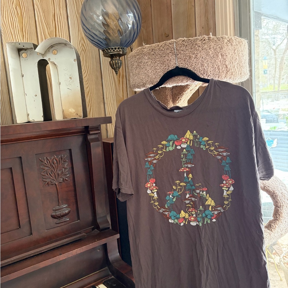 Gray Peace Sign Graphic T-Shirt